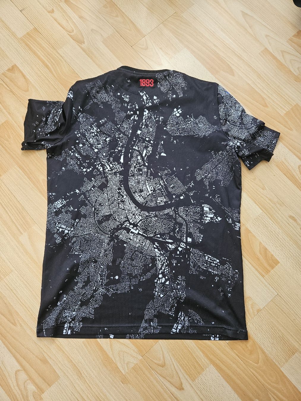 FC Basel Canottiere & Pantaloni: FC Basel 1893 Einwärmtrikot – Usato da Gais venduto da exakt82 1