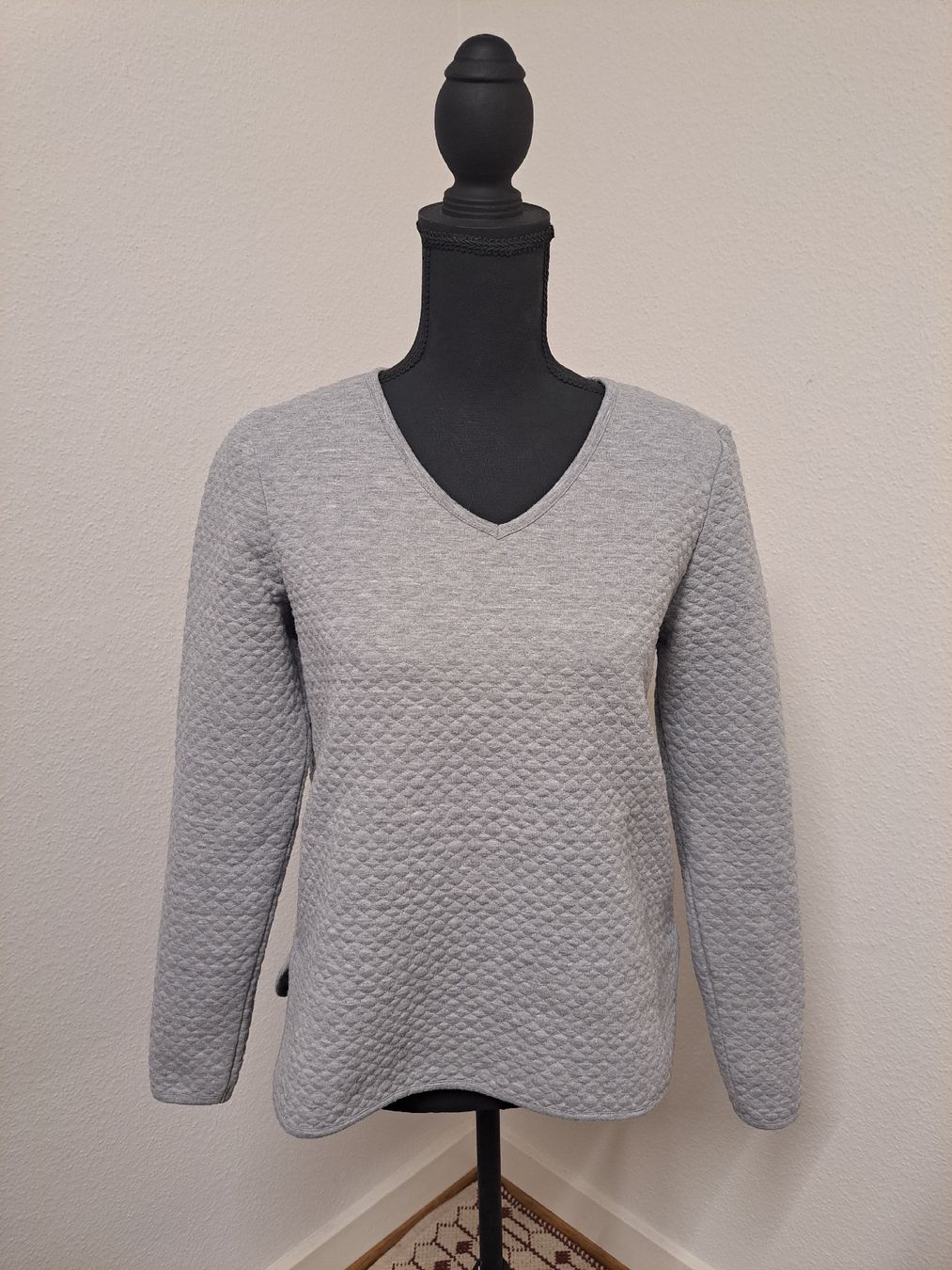Maglioni & Felpe: Kaffe gesteppter oversize Pullover, grau, Grösse XS – Usato da Basel venduto da kru_m5x5