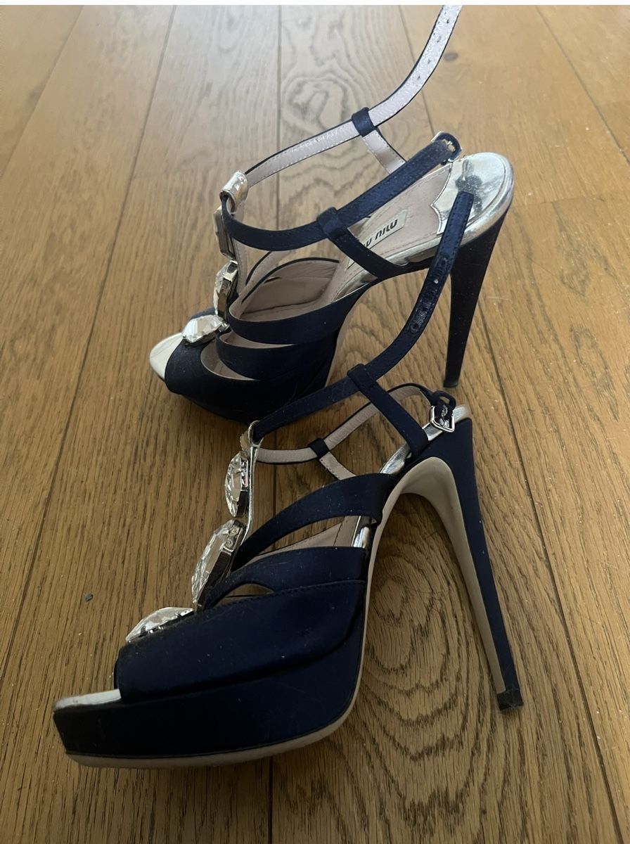 Miu Miu Damenschuhe: Miu Miu Satin Sandalen Crystal – Gebraucht aus Horgen von susu6969 2