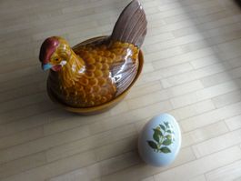 Keramik Huhn mit Ei,