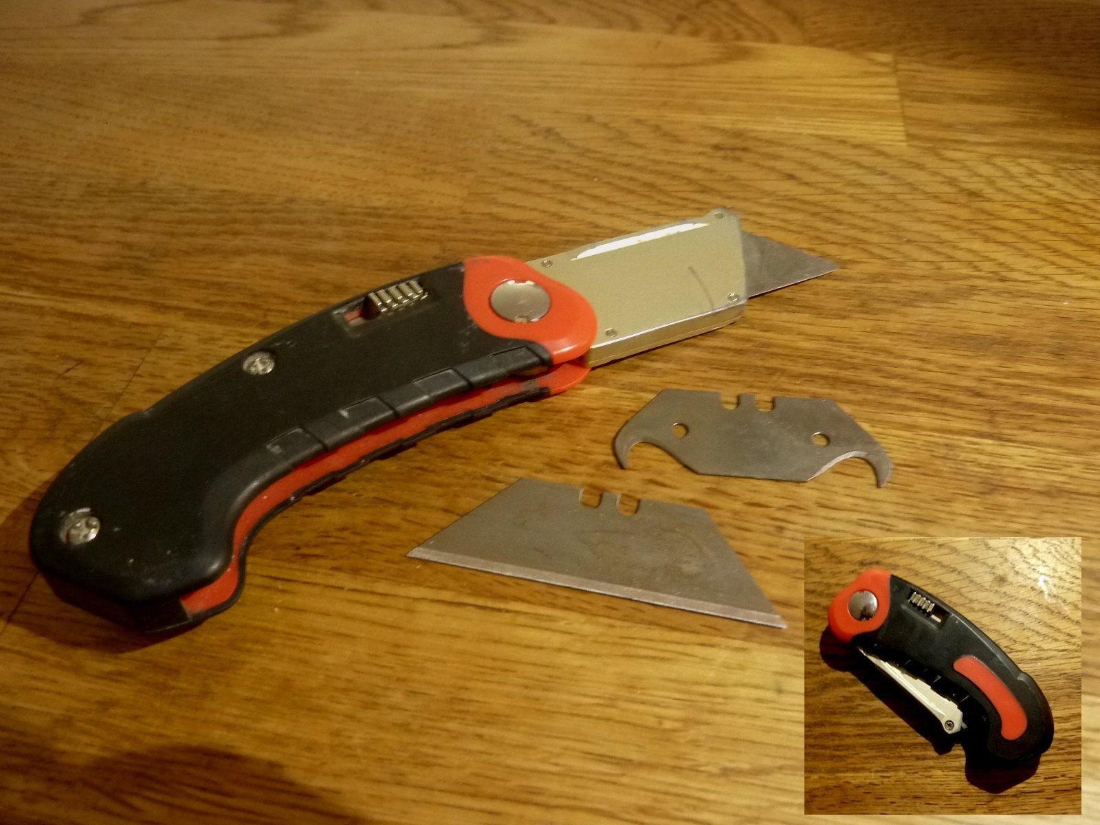Accessori: Profi Klappmesser Teppichmesser mit Ersatzklingen – Usato da Hochfelden venduto da swissice