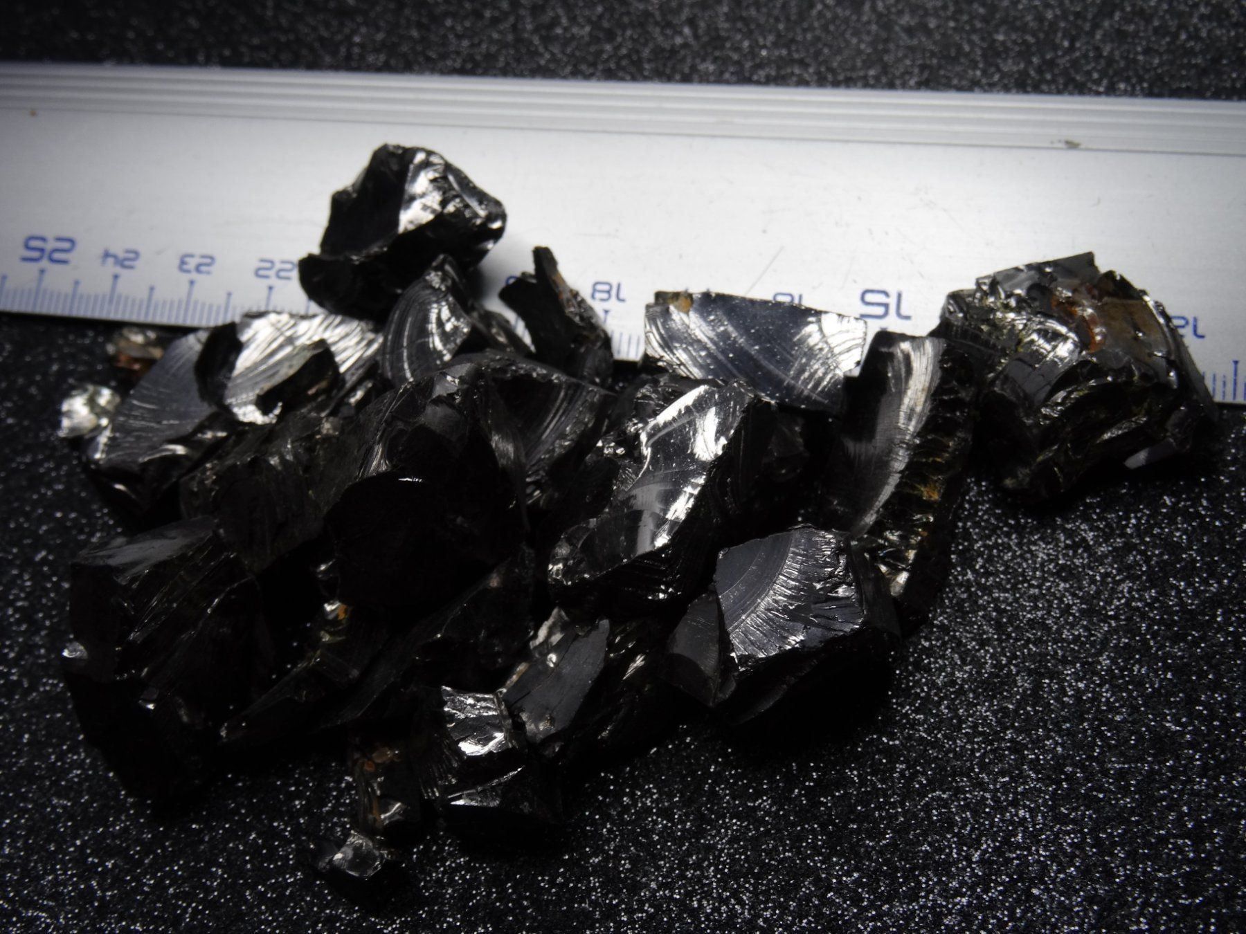 Mineralien & Heilsteine: Edel Schungit    Rohsteine per Gramm – Neu und originalverpackt aus Eschenbach SG von craniums 5