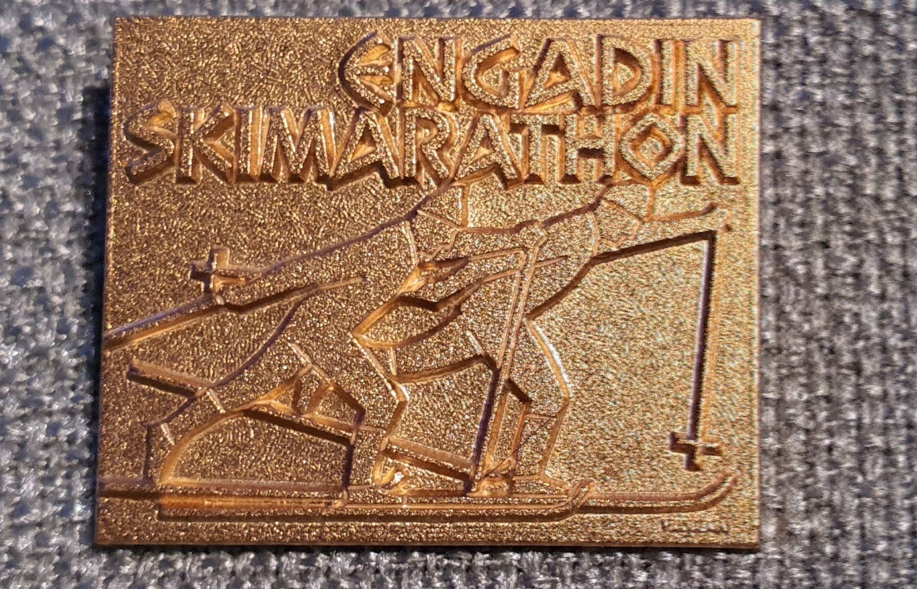 Placchette & Badge: D117 - Engadin Skimarathon Schweiz – Usato da Reinach BL venduto da Boston-Verkauf