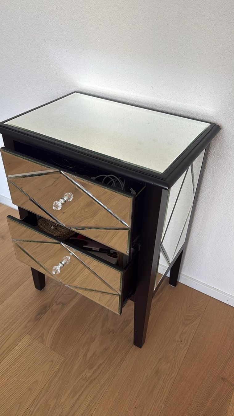 Nachttische: Spiegeltischli, Nachttisch, Tisch mit Spiegelfronten – Gebraucht aus Mettmenstetten von droxus 3