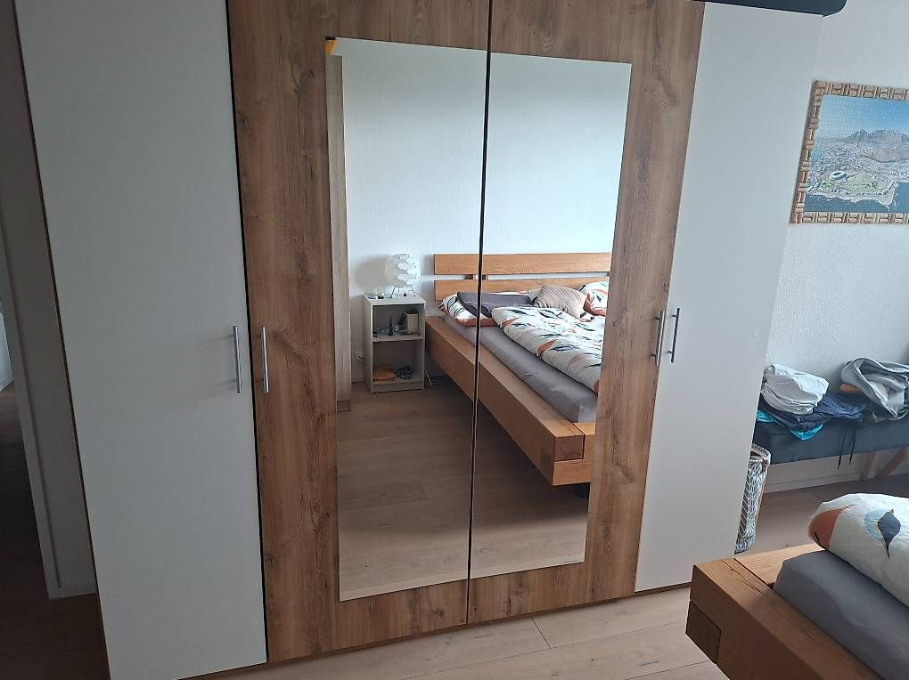 Schränke: 4-türiger Kleiderschrank – Gebraucht aus Kaltbrunn von adrian.haemmerli