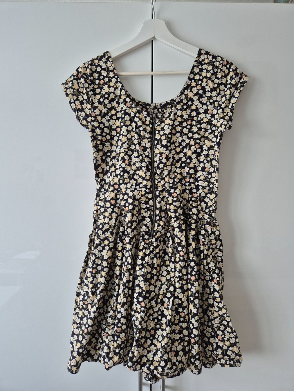 H&M Vestiti: Sommerkleid mit Blumenmuster – Usato da Bonaduz venduto da lau_kn5v 1