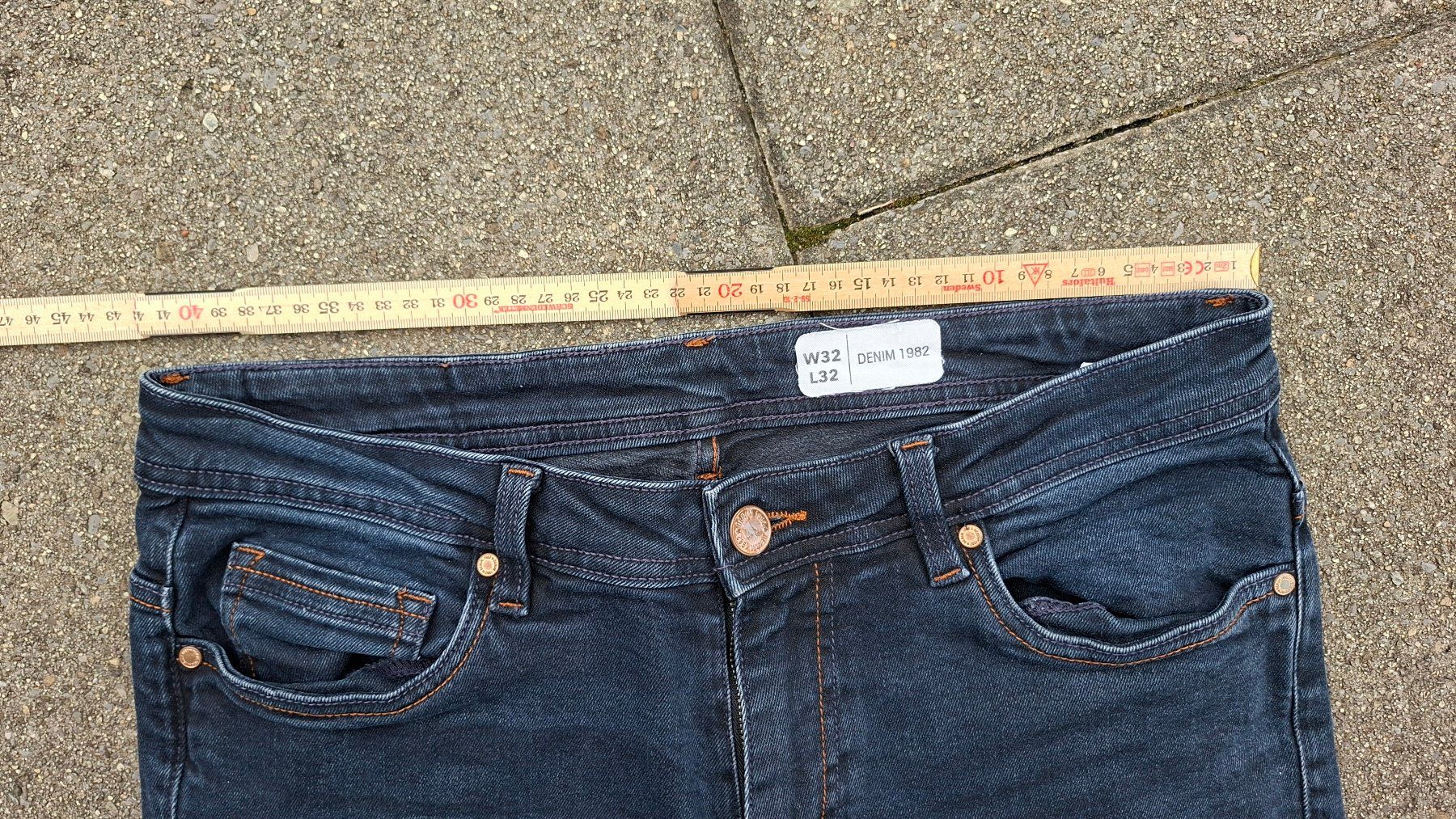 Jeans: Jeans dunkelblau W32 32 – Usato da Küssnacht am Rigi venduto da AutoVilla 1