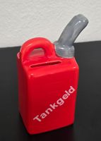 Sparschwein Kanister rot mit Aufschrift Tankgeld