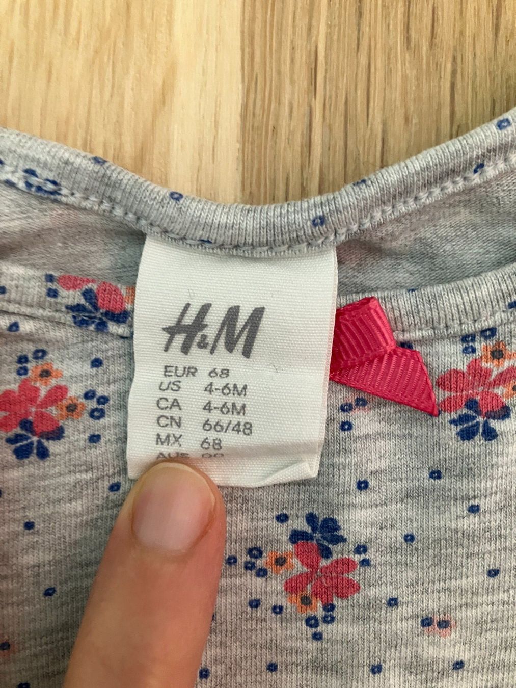 H&M Camicette, T-shirt & Top: Süsses langes Oberteil mit Blumen Gr. 68 - H&M – Usato da Zürich venduto da tscherel 1