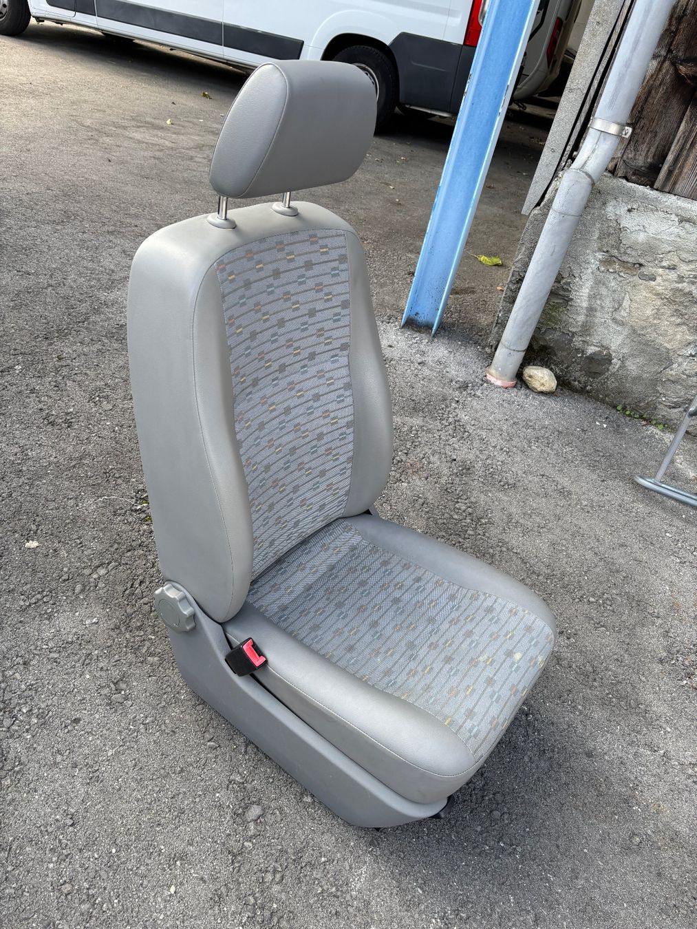 VW Tutti pezzi di ricambio auto: VW T5 Fahrer oder Beifahrersitz – Usato da Gams venduto da mir_n5kk 1