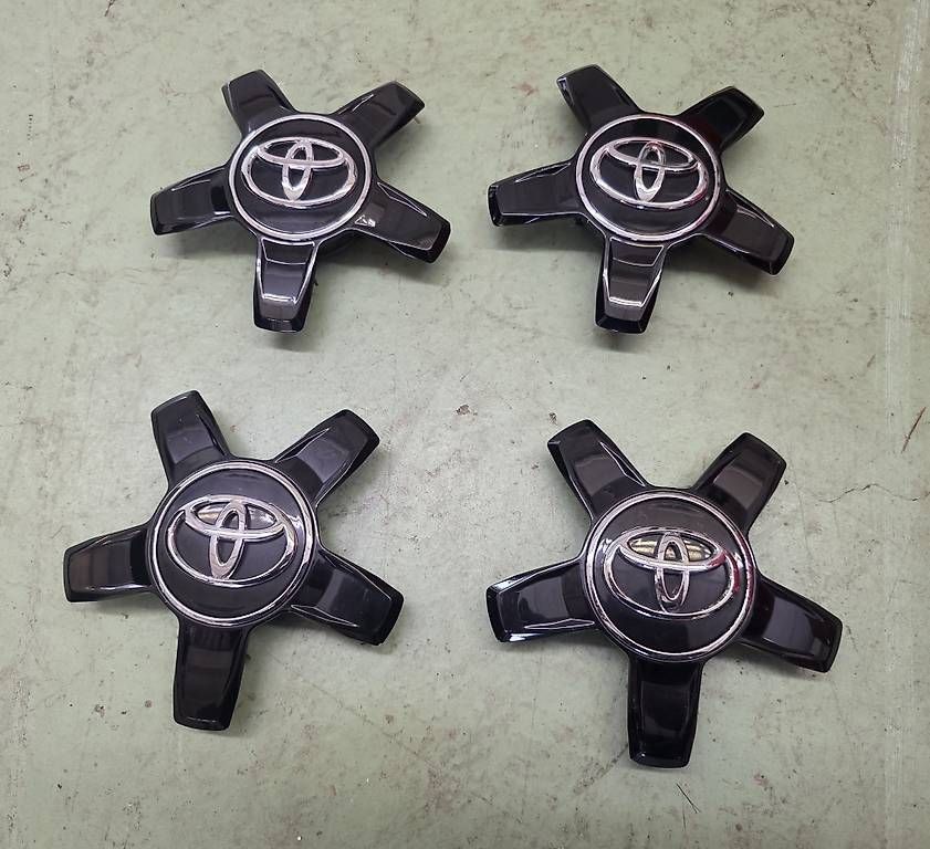 Toyota Tutti pezzi di ricambio auto: 4x Original Toyota Nabedeckel – Usato da Rümlang venduto da AZAutozubehor