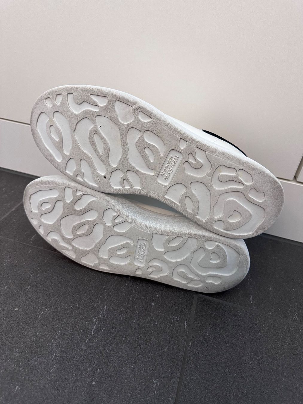 Alexander Mcqueen Scarpe da donna: Alexander McQueen - Oversized Sneaker Gr. 38 – Usato da Rüti ZH venduto da Jasmina.S27 1