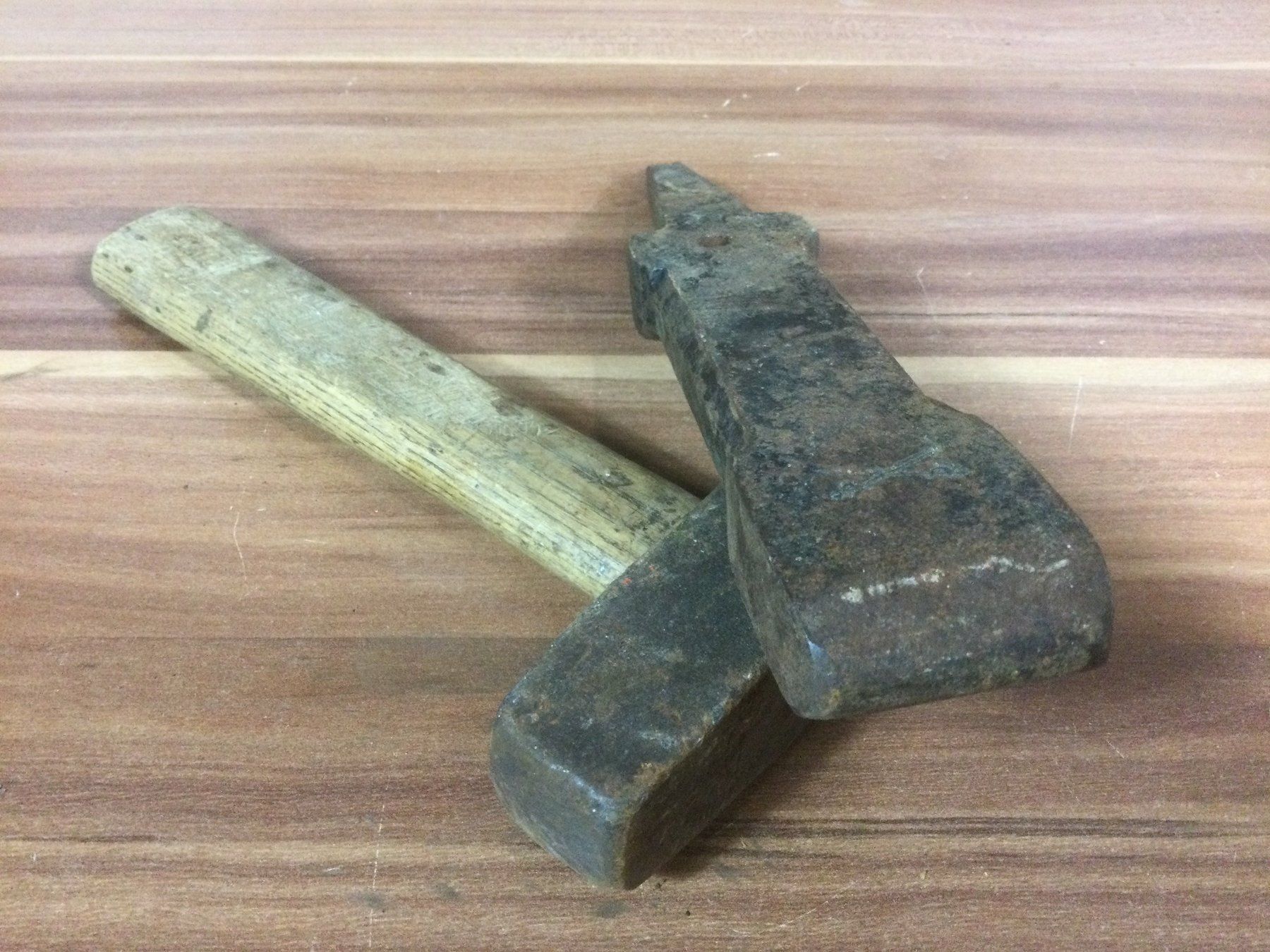Attrezzi da lavoro: Gebrauchter alter Dängeli Amboss mit Hammer – Usato da Wangen SZ venduto da kuriosum12 3
