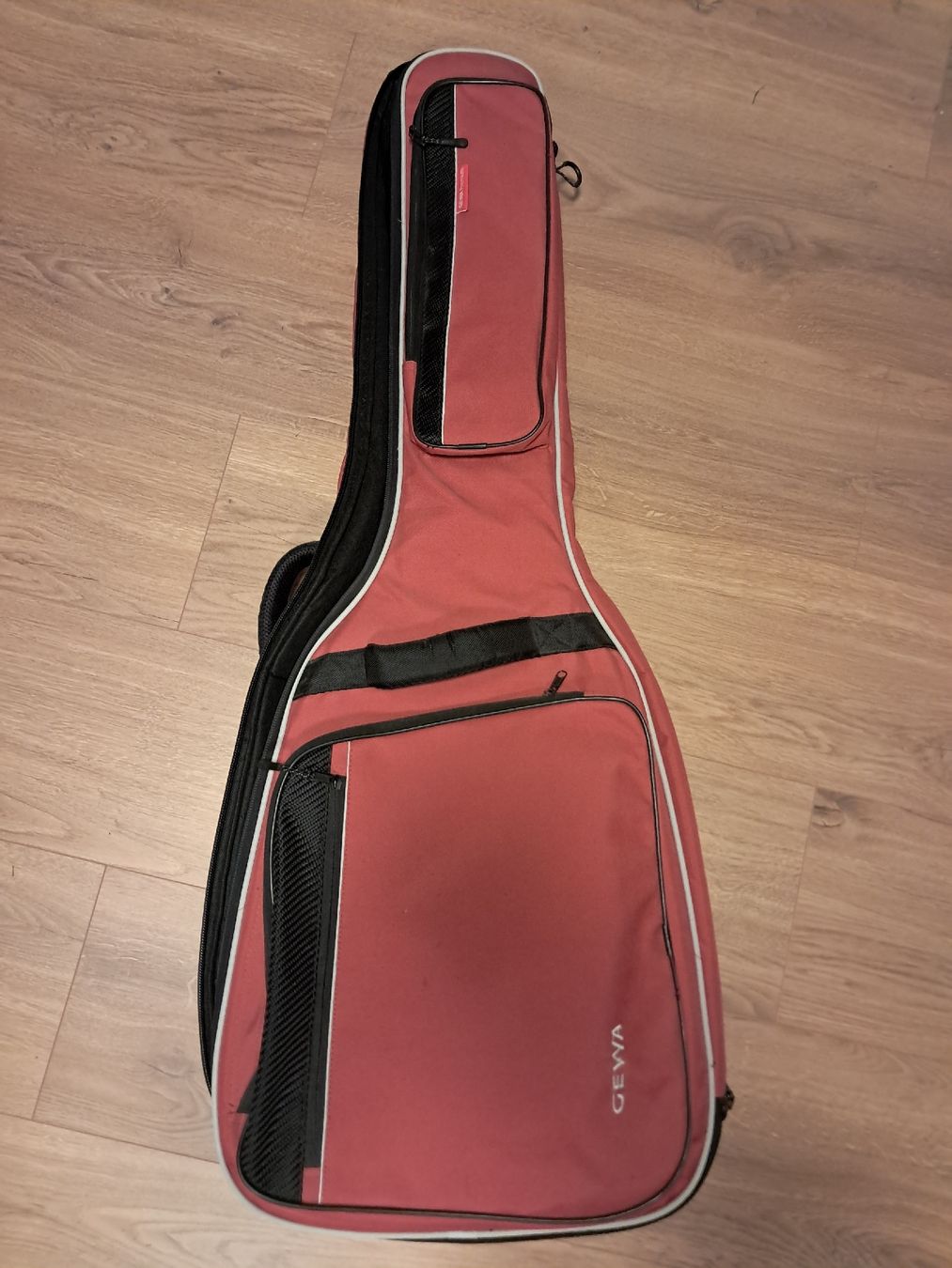 Strumenti musicali: Akustikgitarre Rot mit Tasche – Usato da Spiez venduto da ang_v6lb 6