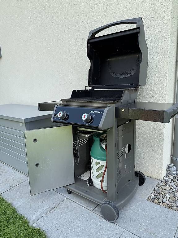 Griglie: Weber Spirit E210 Gasgrill | inkl. Originalabdeckung – Usato da Löhningen venduto da CrisBCros 1