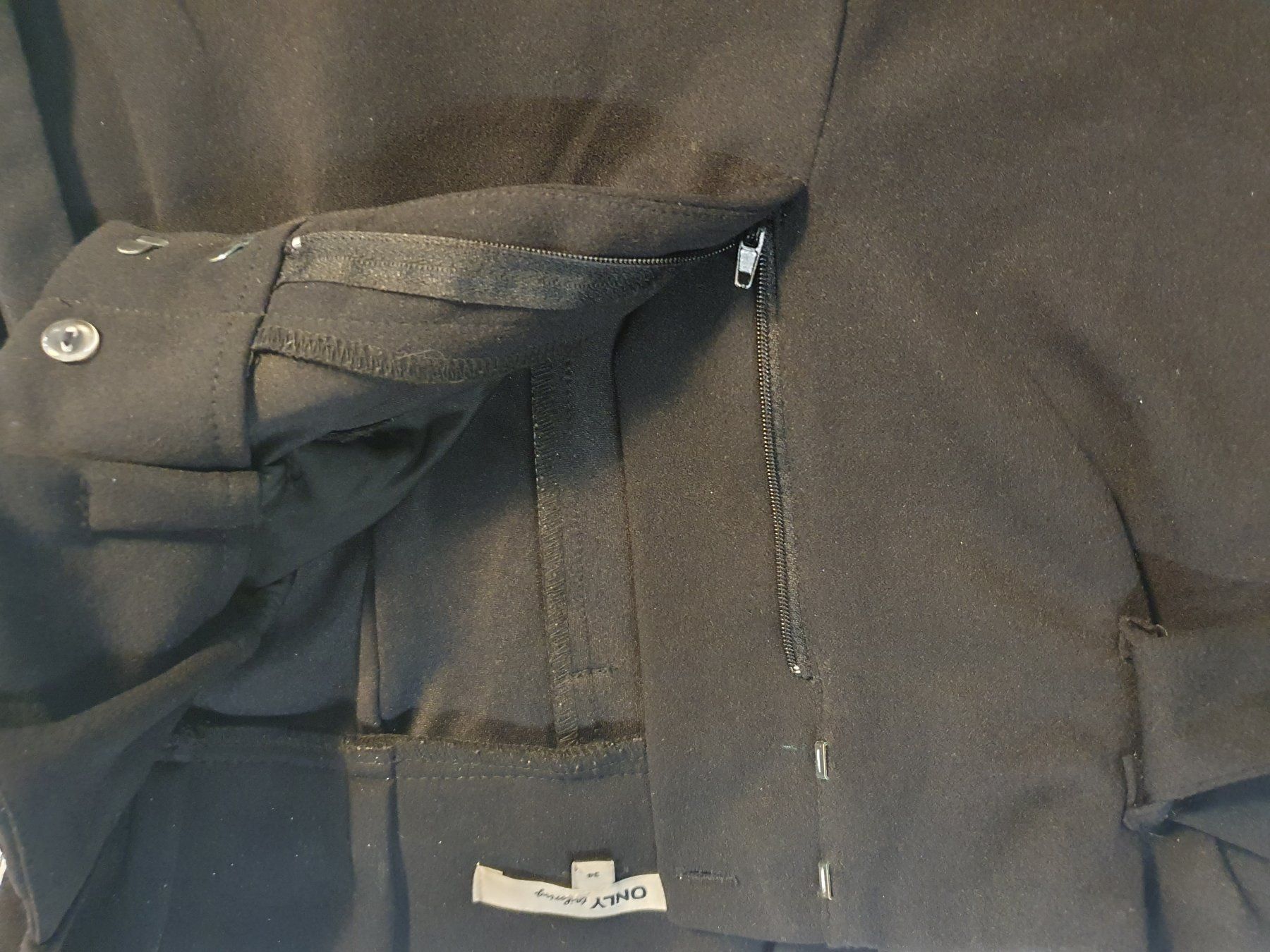 Only Pantaloni: Only Anzughose schwarz grösse 34 – Usato da Zürich venduto da loosebone 9