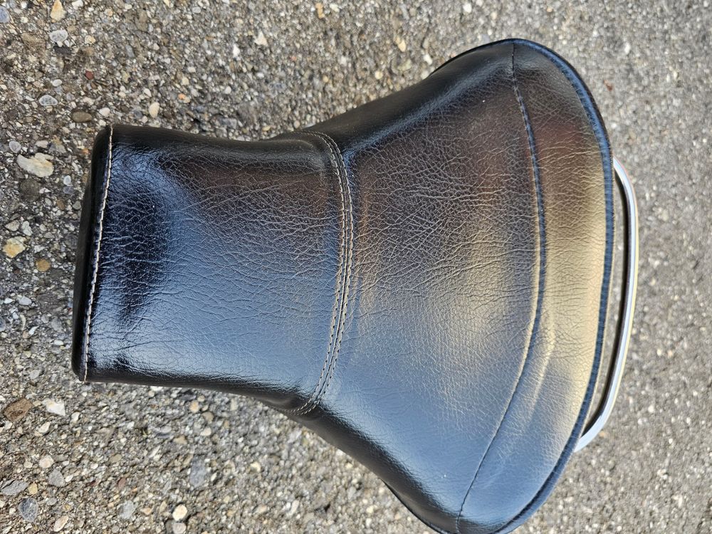 Gummipuffer-Satz 4 Stück Für Simson S50 Sitzbank – Maße: 22x20 Mm, Zapfen 7,5 Mm, Schwarz, Neuproduktion, OE 348710