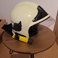 Feuerwehrhelm mit Lampe