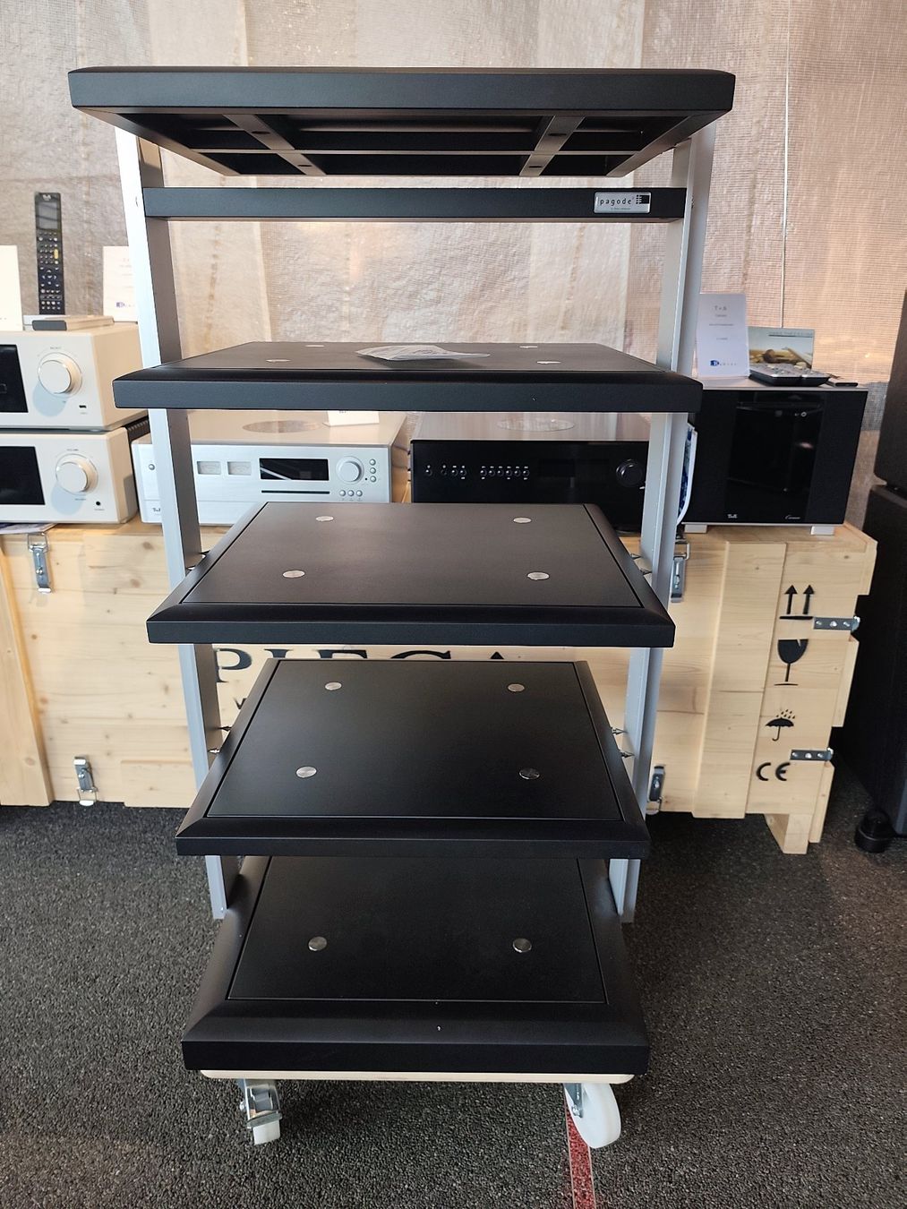 Supporti a parete: Pagode HiFi Rack – Usato da Bern venduto da Buybest24