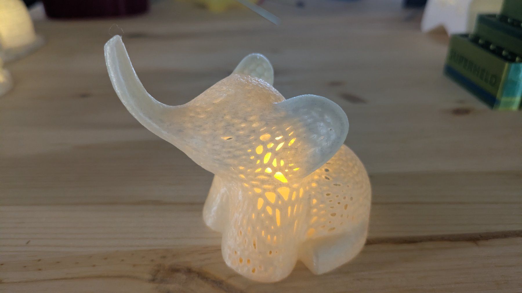 Toutes les décorations: Deko Elefant mit LED Licht - kleines Teelicht – Neuf (Voir description) à Staufen par Fleby84 1