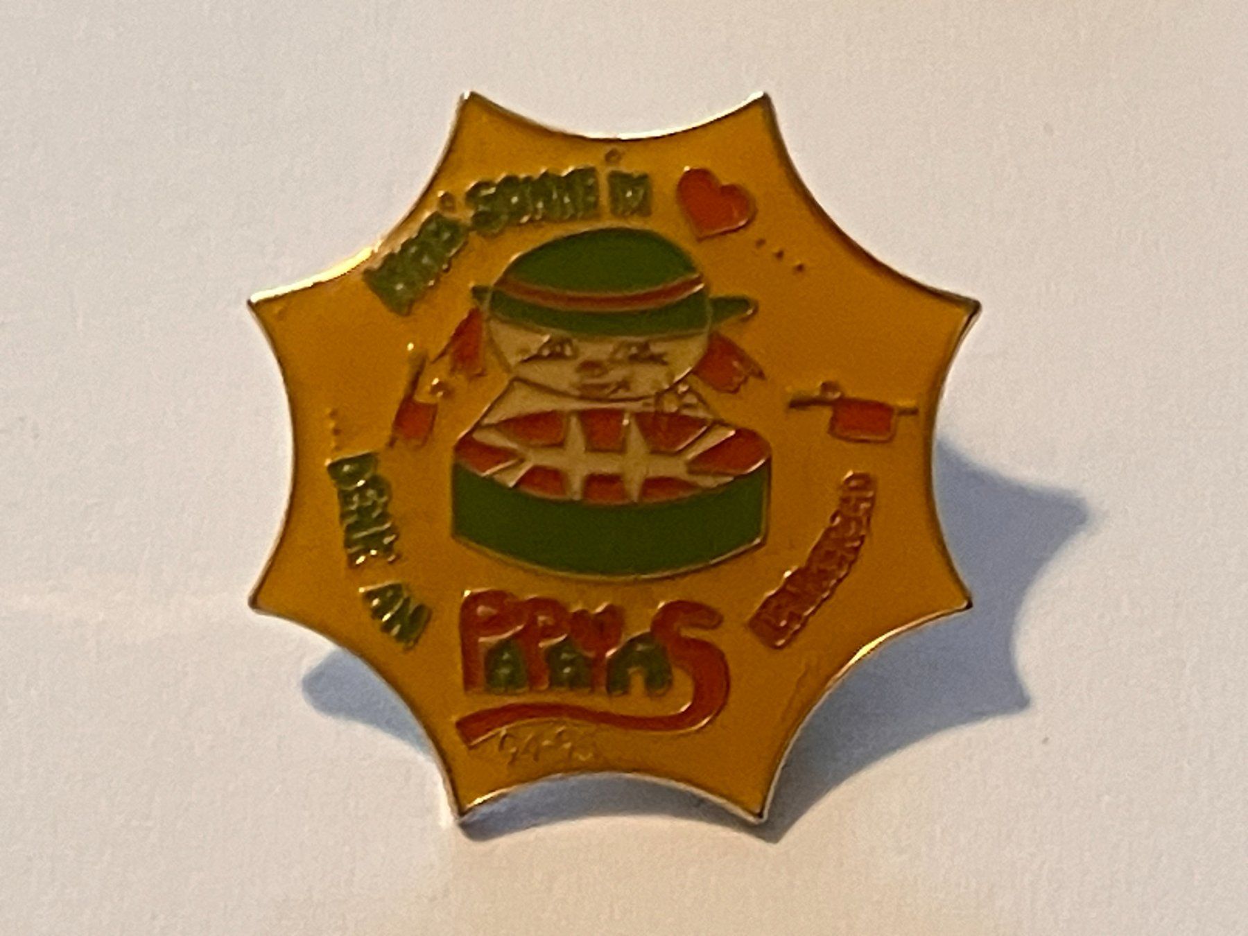 Placchette & Badge: 1 Pin PaPaYaS – Usato da Basel venduto da djwwpp