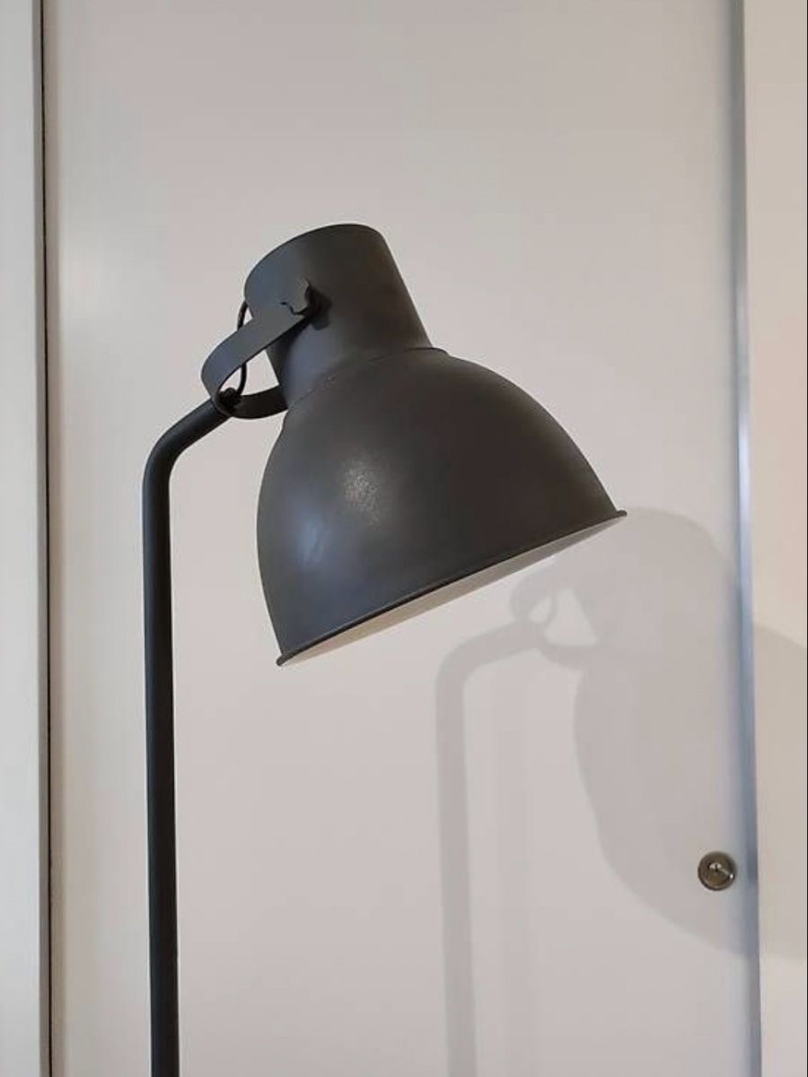 Lampade: Floor lamp black adjustable head used condition – Usato da Genolier venduto da adr_rph7 1