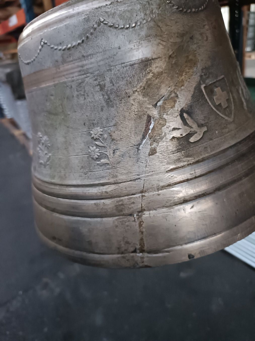 Cloches & sonnailles: Gebrauchte Schwere  Glocke 25cm DM – D'occasion à Däniken SO par sgoldvreni 8
