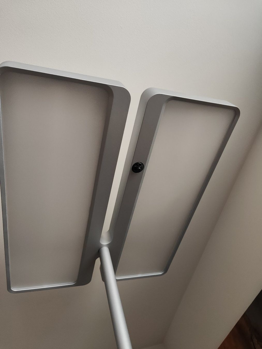 Regent Lampade: Stehleuchte Doppelkopf Regent TWEAK LED Stehlampe – Usato da Magden venduto da Hbu 2