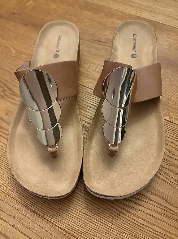 Chaussures femmes: 2 Sommerschuhe Größe 39 – D'occasion à Thürnen par Yaroc 1