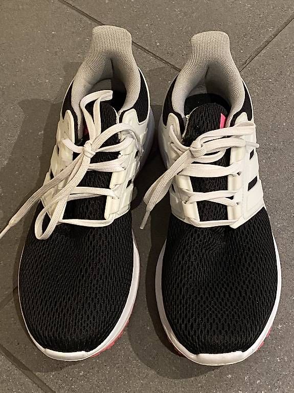 Adidas Scarpe da donna: Adidas Turnschuhe Grösse 40 – Usato da Oberrohrdorf venduto da Desteny1