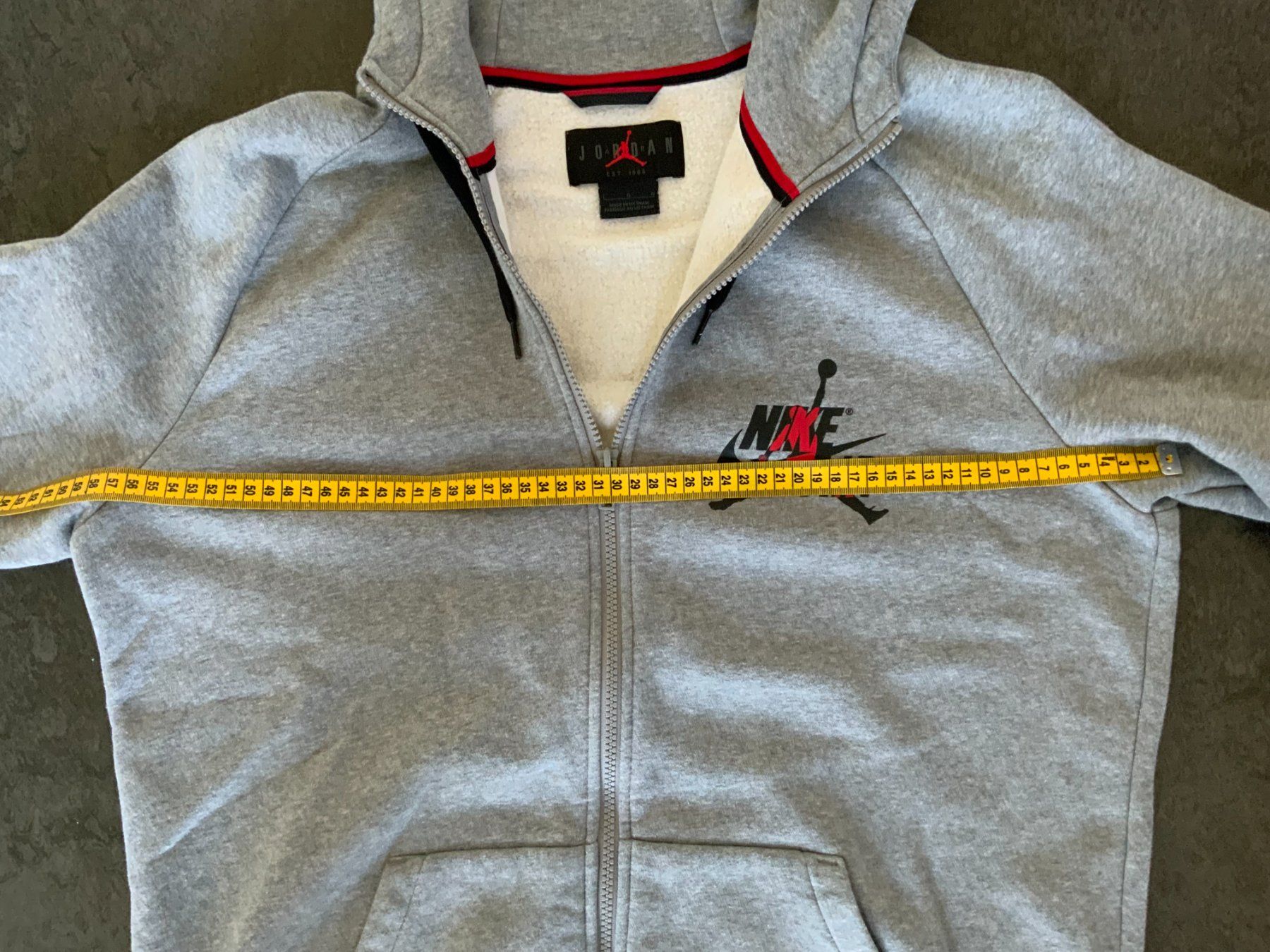 Nike Maglioni & Felpe: Air Jordan Zip Hoodie Grau – Usato da Obfelden venduto da nob_mp2y 6