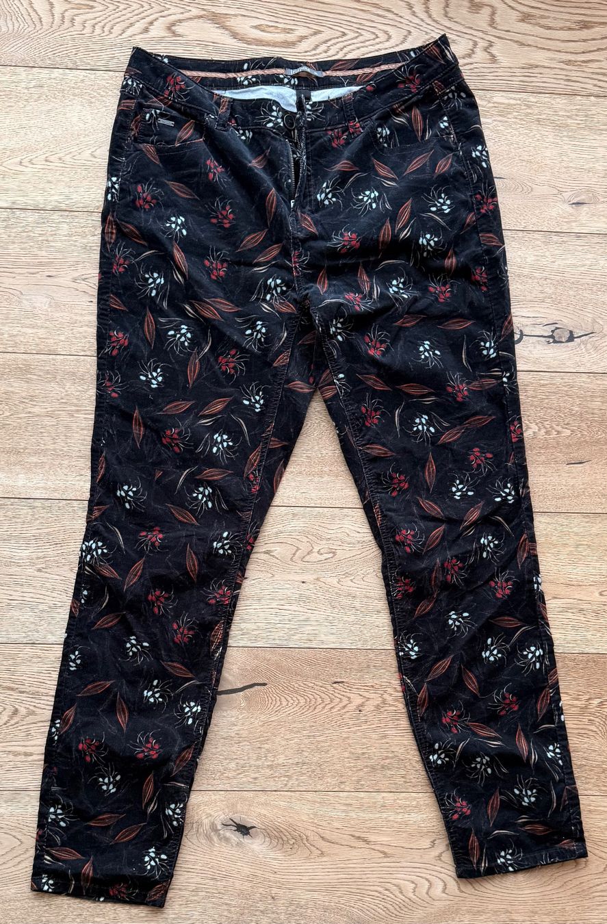 Nile Pantaloni: Nile: schöne, elastische Samthose Blumenmuster, XL – Nuovo (secondo la descrizione) da Hermrigen venduto da rosalindis