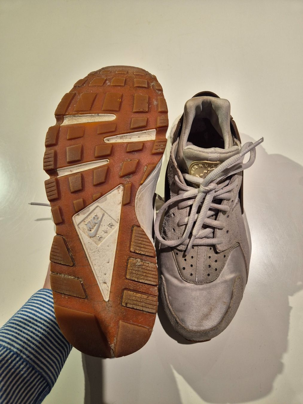 Nike Scarpe da donna: Basket Nike Huarache – Usato da Valeyres-sous-Montagny venduto da Romy. 1