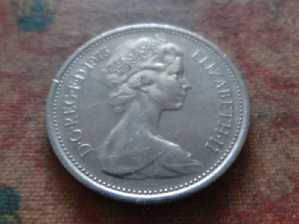 Tutti le monete: ROYAUME-UNI  5 Pence  1975 – Usato da Romanel-sur-Lausanne venduto da Swift13