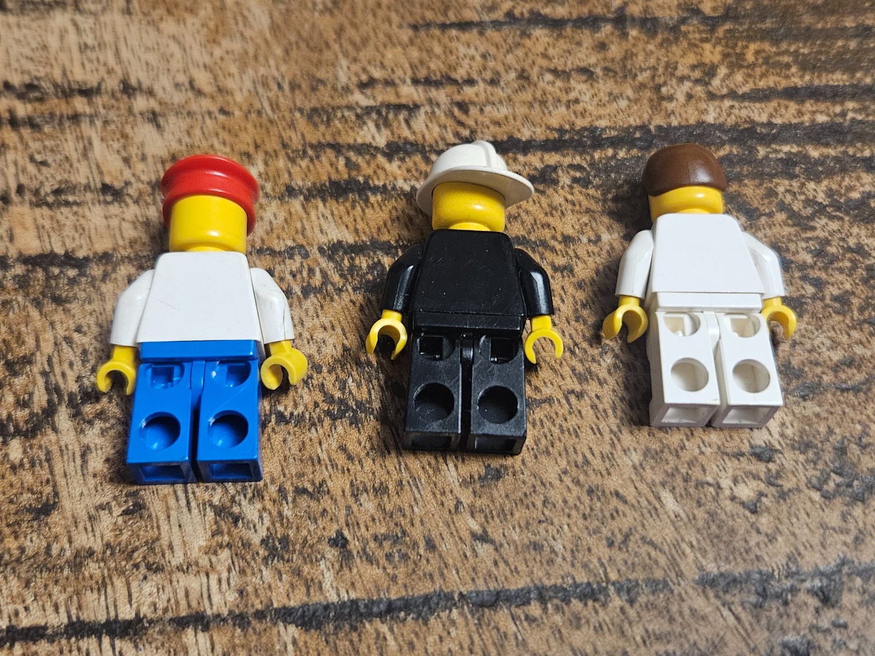 Lego Kit di costruzioni: lego lot de 3 figurines – Usato da Confignon venduto da Ecrofigs 1