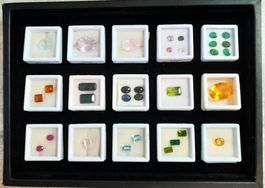 Coffret collection 32 gemmes 77.45 ct - Valeur 4'005.- Fr