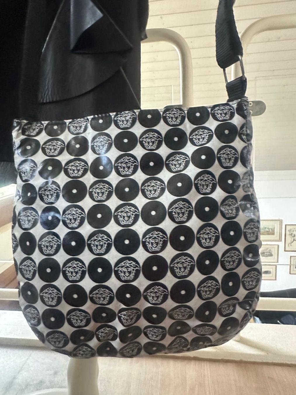 Versace Borse da donna: Tasche von YOUNG VERSACE – Usato da Neuhausen venduto da Lechasseur