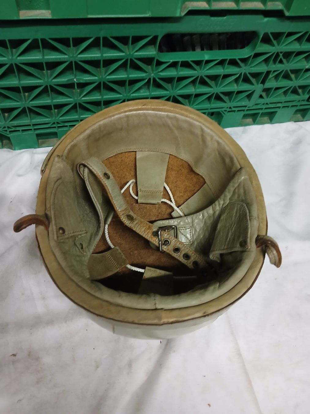 Caschi & visiere: Vintage Helm beige mit Lederfutter gebrauchter Zustand – Usato da Belp venduto da Guadalupe84 1