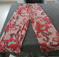 Bunte, luftige Sommerhose aus Viskose