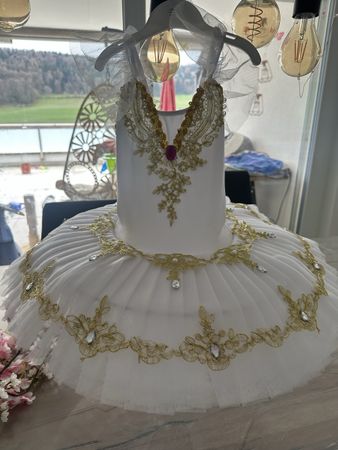 Weisses Ballett Tutu, Grösse 130, Goldene Verzierungen💎💎👑