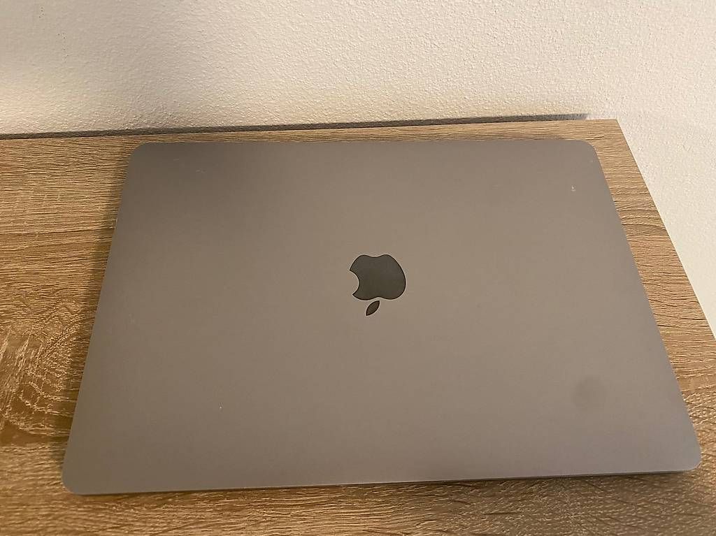 Notebook: MacBook Pro 13 2019  i5, 8 GB RAM, macOS Sequoia – Usato da Lugano venduto da selling_nice_stuff 4