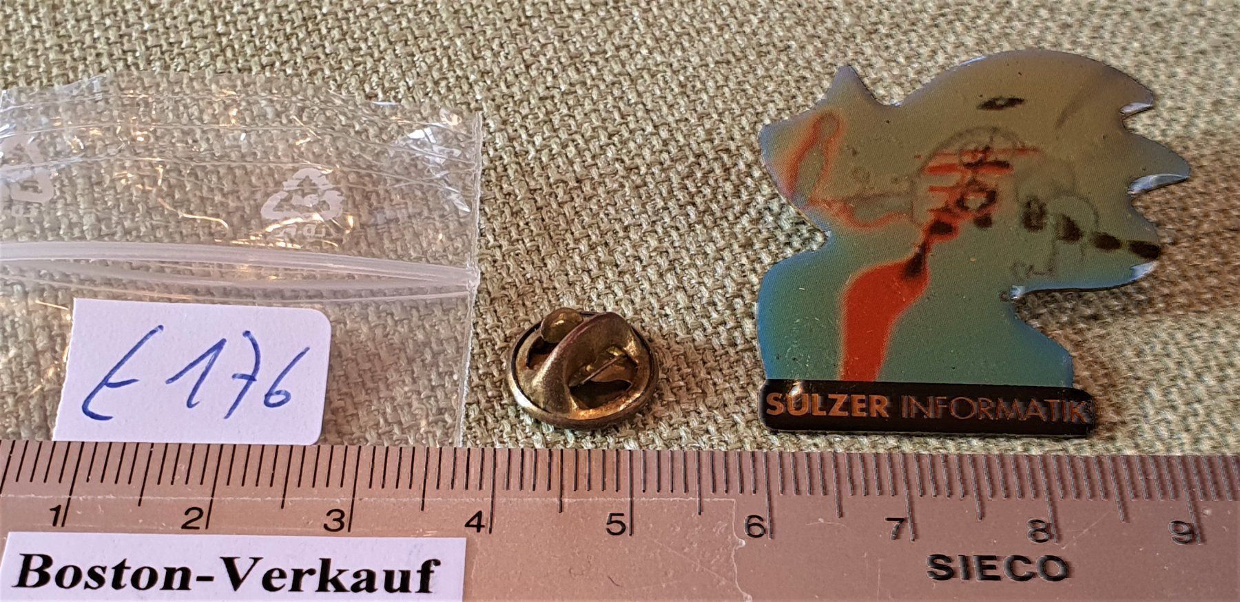 Spille & Fermagli: E176 - Pin SULZER Informatik Kunst Pin – Usato da Reinach BL venduto da Boston-Verkauf 2