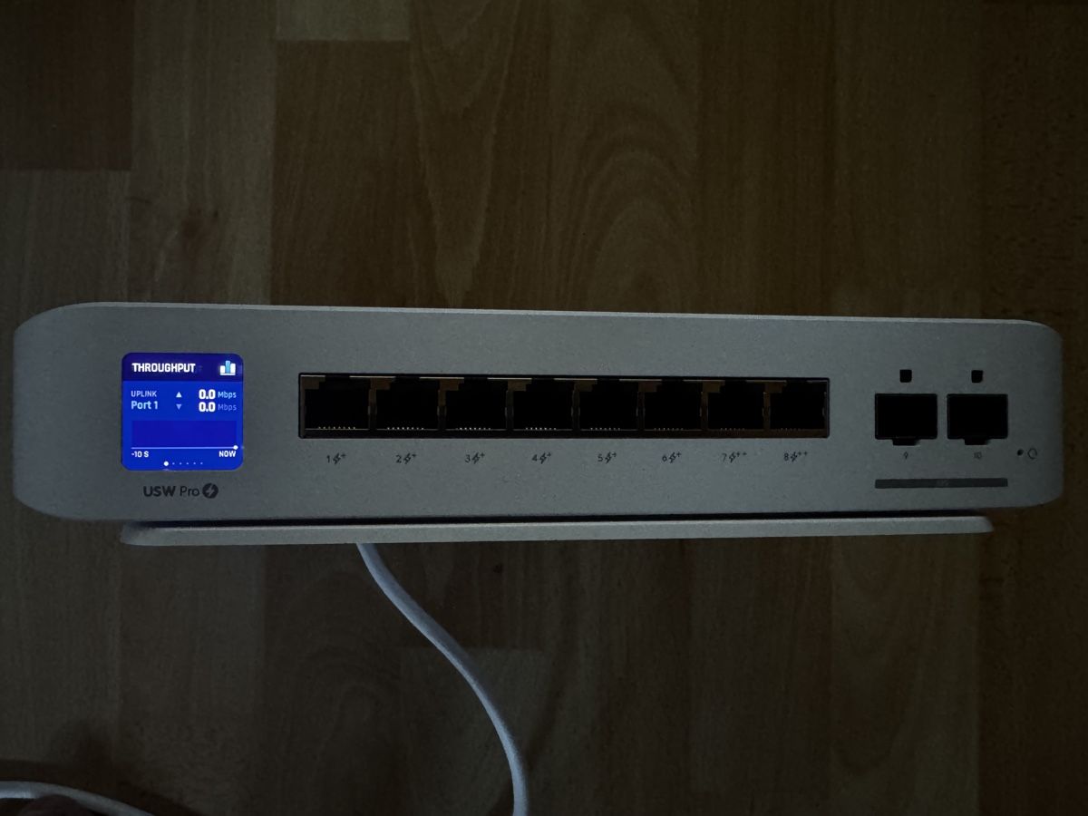 Ubiquiti Modems & Router: Ubiquiti Layer 3 Switch – Gebraucht aus Gontenschwil von Onlyyou 1