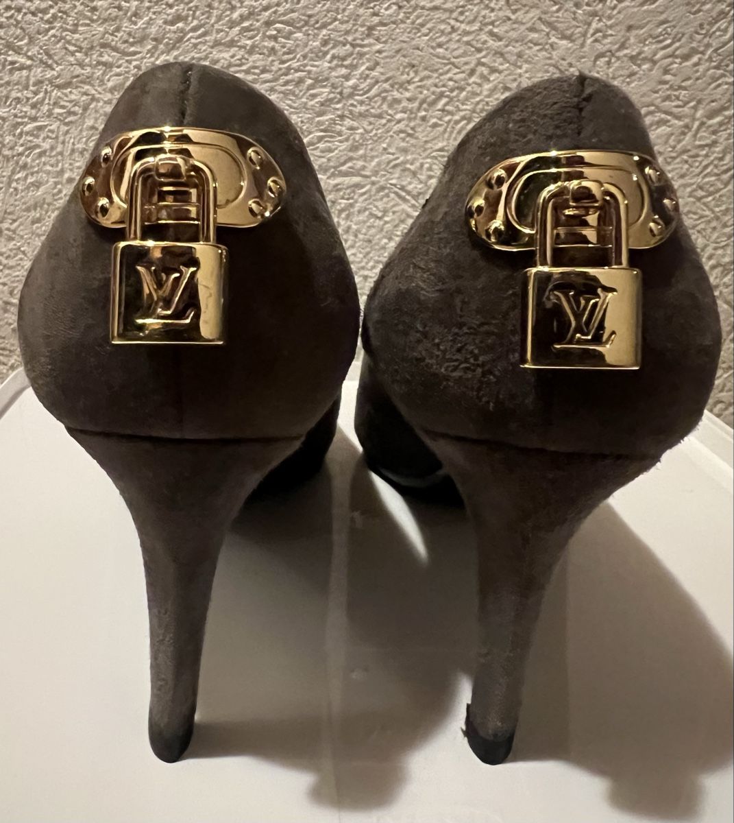 Louis Vuitton Scarpe da donna: Escarpins à talons hauts Louis Vuitton, taille 37,5 – Usato da St-Pierre-Clages venduto da ste_xk6p 1