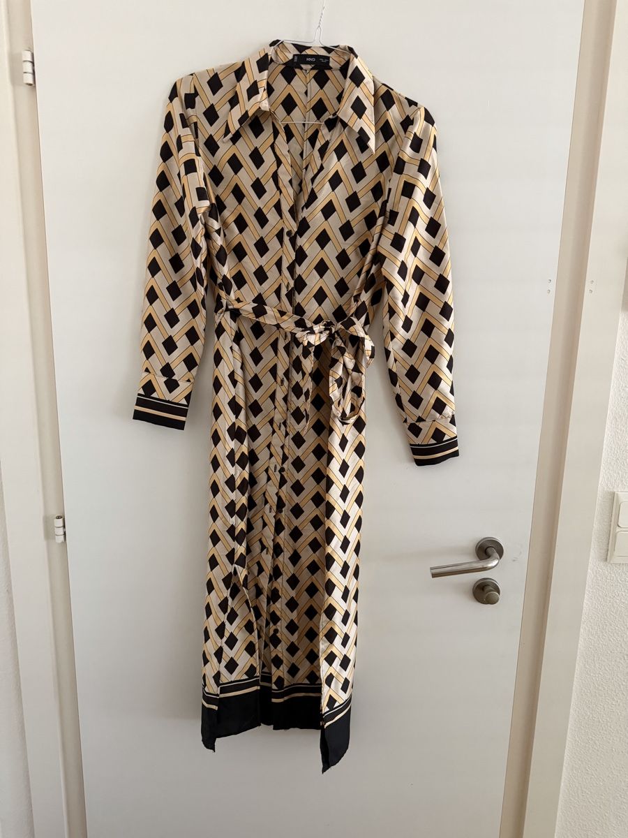 Mango Robes: Robe Mango en satin  – Neuf (Voir description) à Versoix par wen_75xm