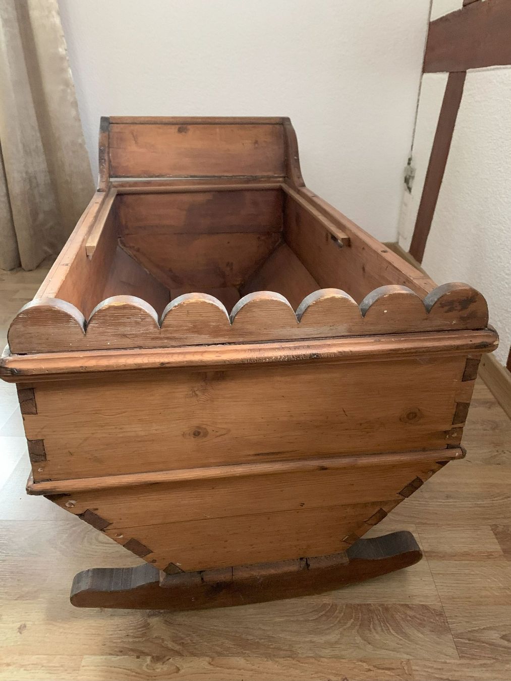 Articoli in legno: Antike ca. 100-jährige Holzwiege – Usato da Horw venduto da Kiriku0 1