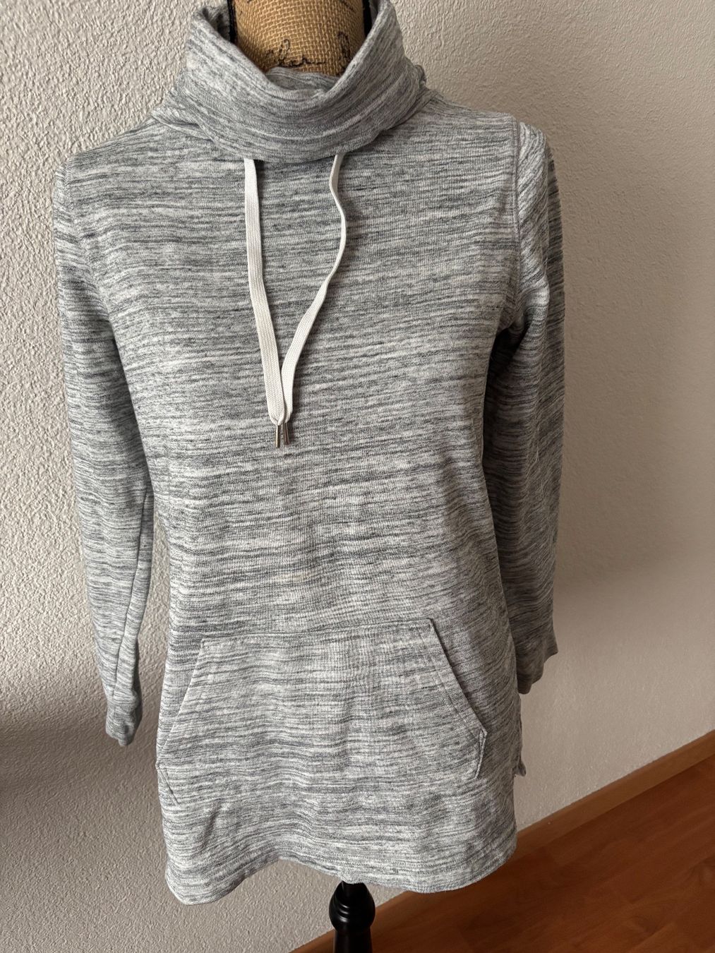 Gap Maglioni & Felpe: Pullover hellgrau XS von GAP Mit Schlupftaschen – Usato da Balsthal venduto da Uroby