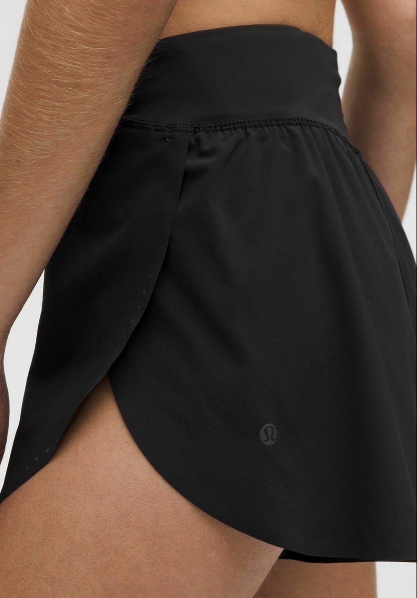 Lululemon Pantaloni: Lululemon Shorts  – Nuovo (secondo la descrizione) da Luzern venduto da Itsclaire 4