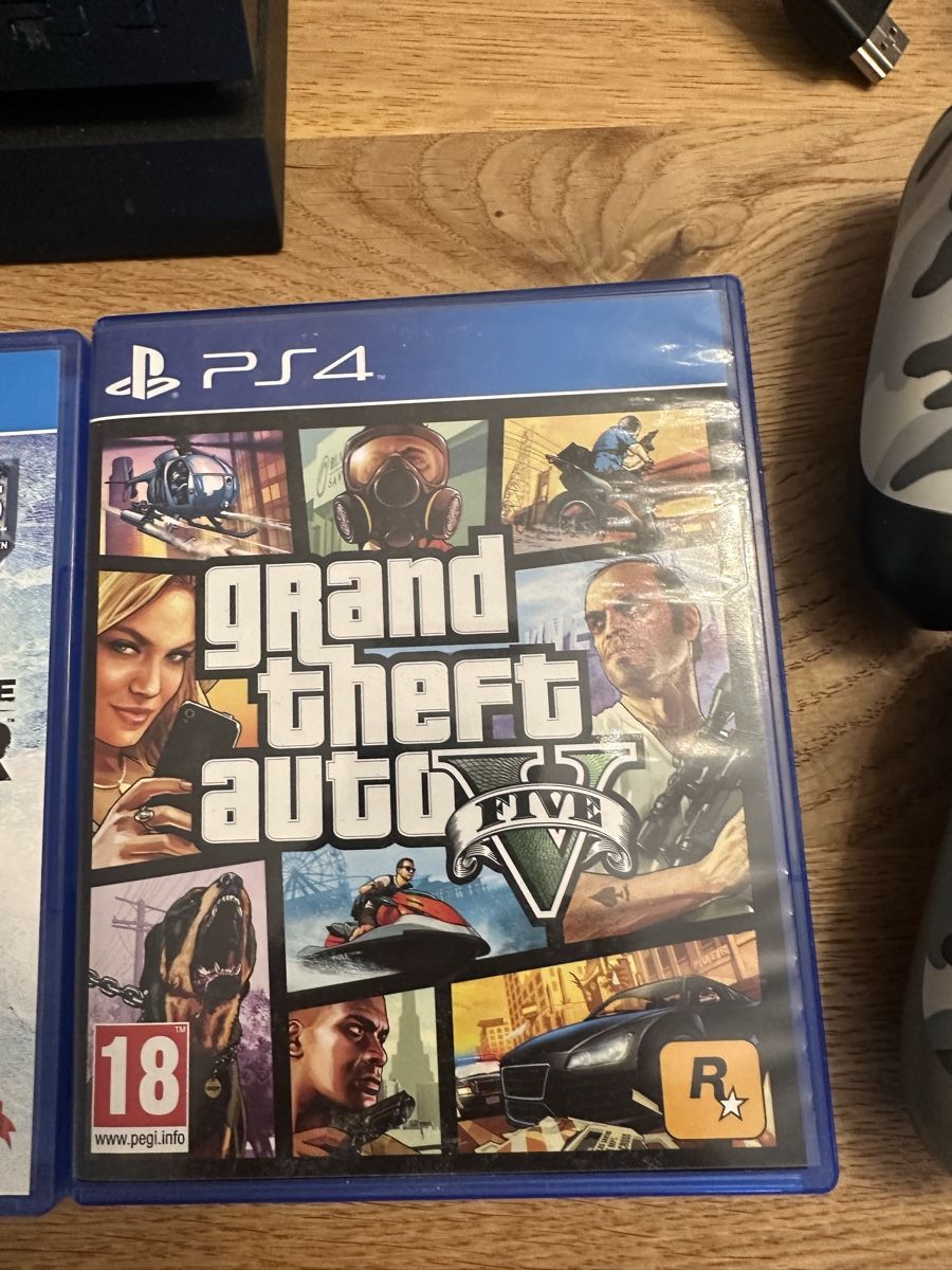 Sony Konsolen: Sony PS4 + 4 Controller + 3 Spiele + 2 Ladestationen – Gebraucht aus Zürich von mjay9211 2