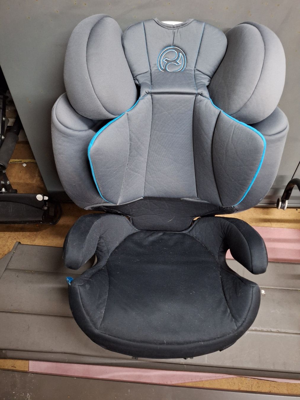 Cybex Auto-Kindersitze: Cybex Solution X-Fix Kindersitz Grau - Guter Zustand! – Gebraucht aus Zürich von rotezora67